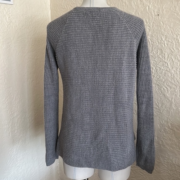 Design History Gray Sweater Medium Flaws - Picture 4 of 7